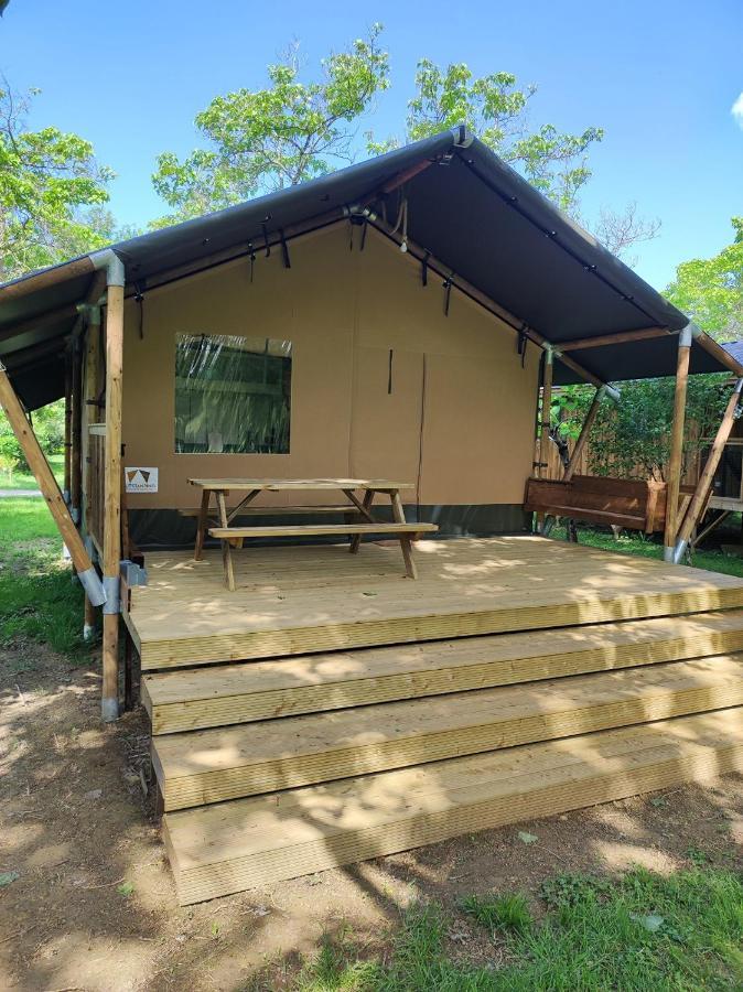 Camping Le Mouliat Hotel Moncrabeau Ngoại thất bức ảnh