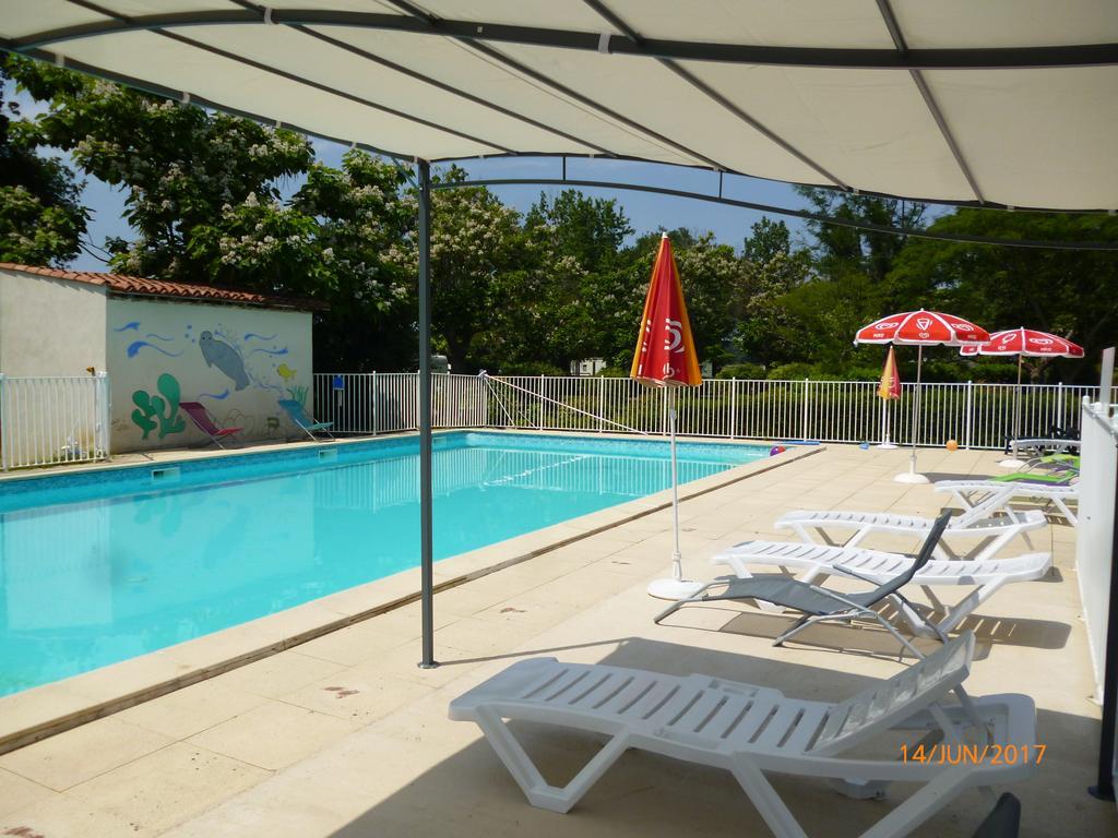 Camping Le Mouliat Hotel Moncrabeau Ngoại thất bức ảnh